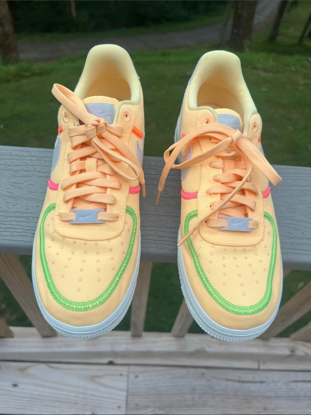Nike WMNS AIR FORCE 1 '07 LOW LX 'STITCHED CANVAS - MELON TINT size 9